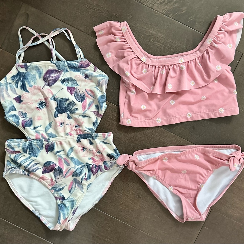 Girls swimsuit - size 7/8